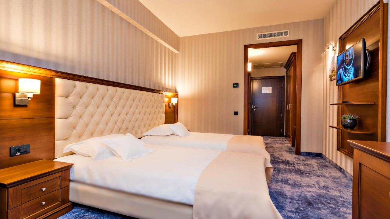 Briliant Hotel Cluj-Napoca Exterior foto